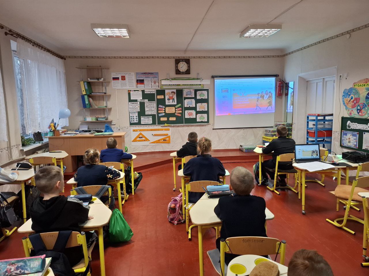 17 ноября 2025 года в ГБОУ «Мироновская школа №10 г.о. Дебальцево»прошла традиционная еженедельная линейка, ставшая важной частью школьной жизни 17 ноября 2025 года в ГБОУ «Мироновская школа №10 г.о. Дебальцево»прошла традиционная еженедельная линейка, ставшая важной частью школьной жизни