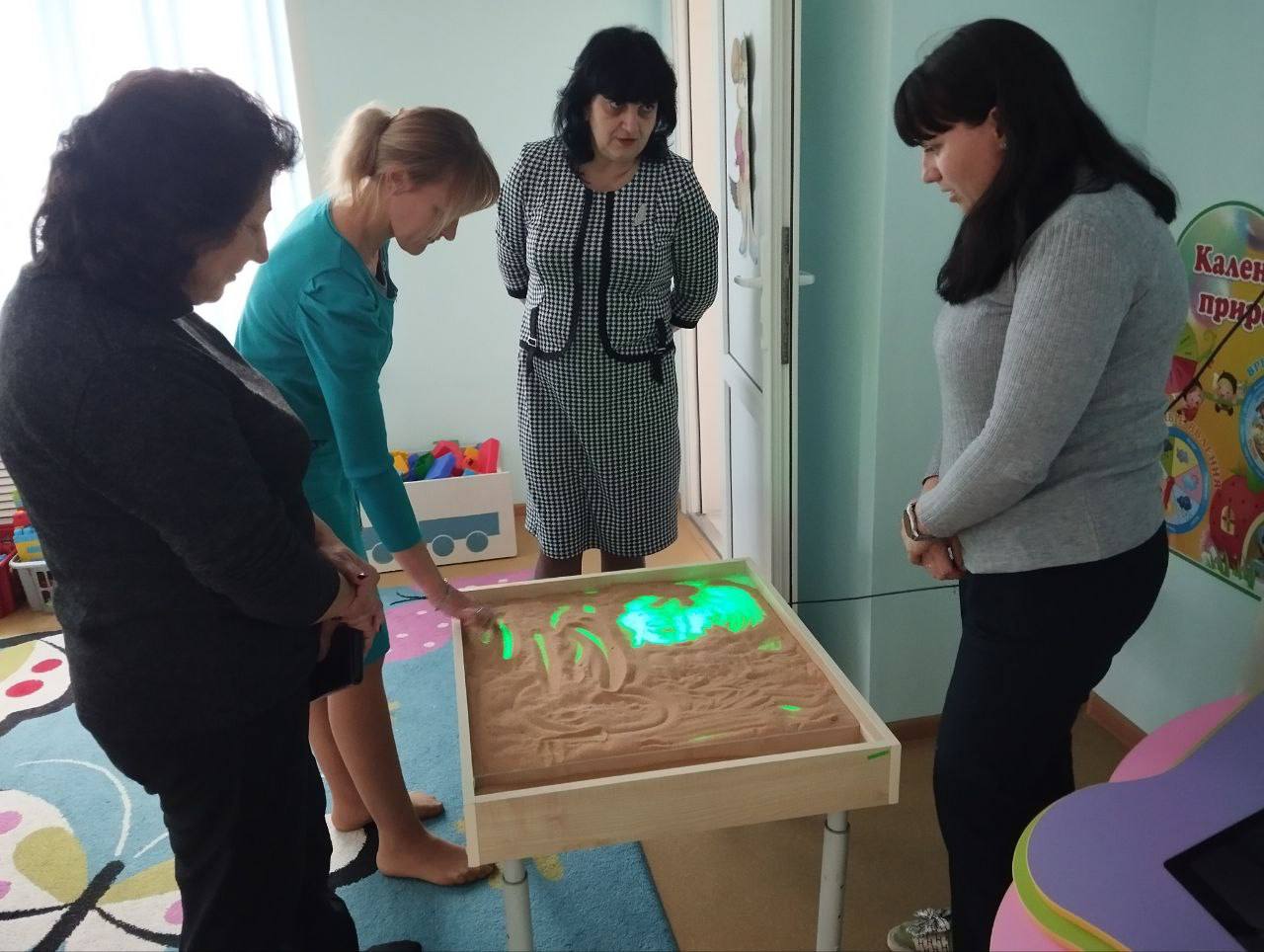 Камышеватский детский сад «Ласточка» с рабочим визитом посетили заместитель Главы администрации, исполнительный секретарь Мангушского местного отделения партии Наталья Михайловна Тосхопаран, заведующий Камышеватским... Камышеватский детский сад «Ласточка» с рабочим визитом посетили заместитель Главы администрации, исполнительный секретарь Мангушского местного отделения партии Наталья Михайловна Тосхопаран, заведующий Камышеватским...