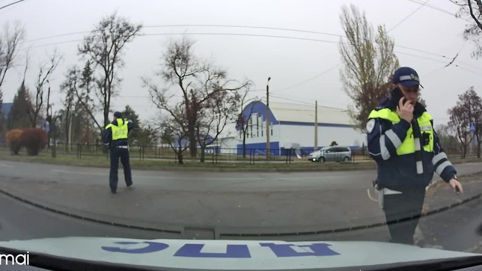 Инспекторы ГИБДД задержали водителя, который совершил несколько ДТП, пытаясь скрыться