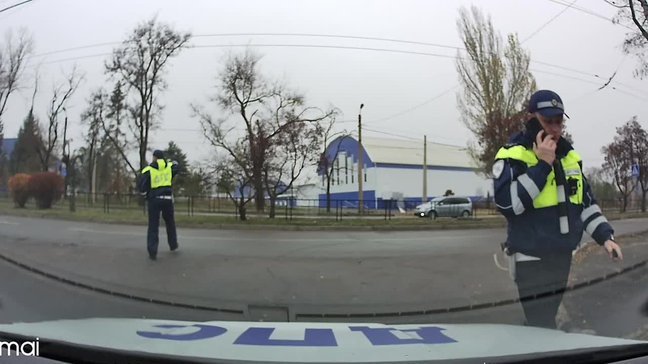 Инспекторы ГИБДД задержали водителя, который совершил несколько ДТП, пытаясь скрыться