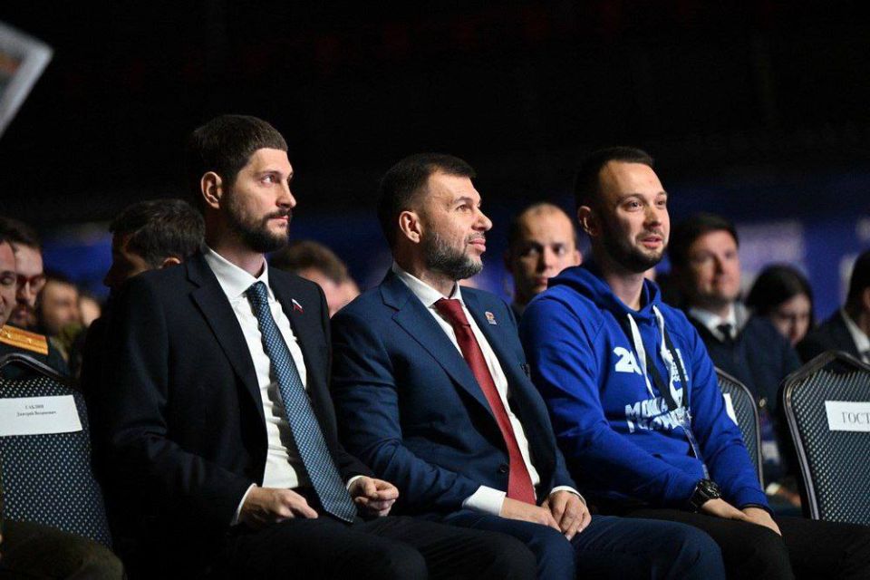 Денис Пушилин поздравил активистов «Молодой Гвардии Единой России» с 20-летием организации Денис Пушилин поздравил активистов «Молодой Гвардии Единой России» с 20-летием организации