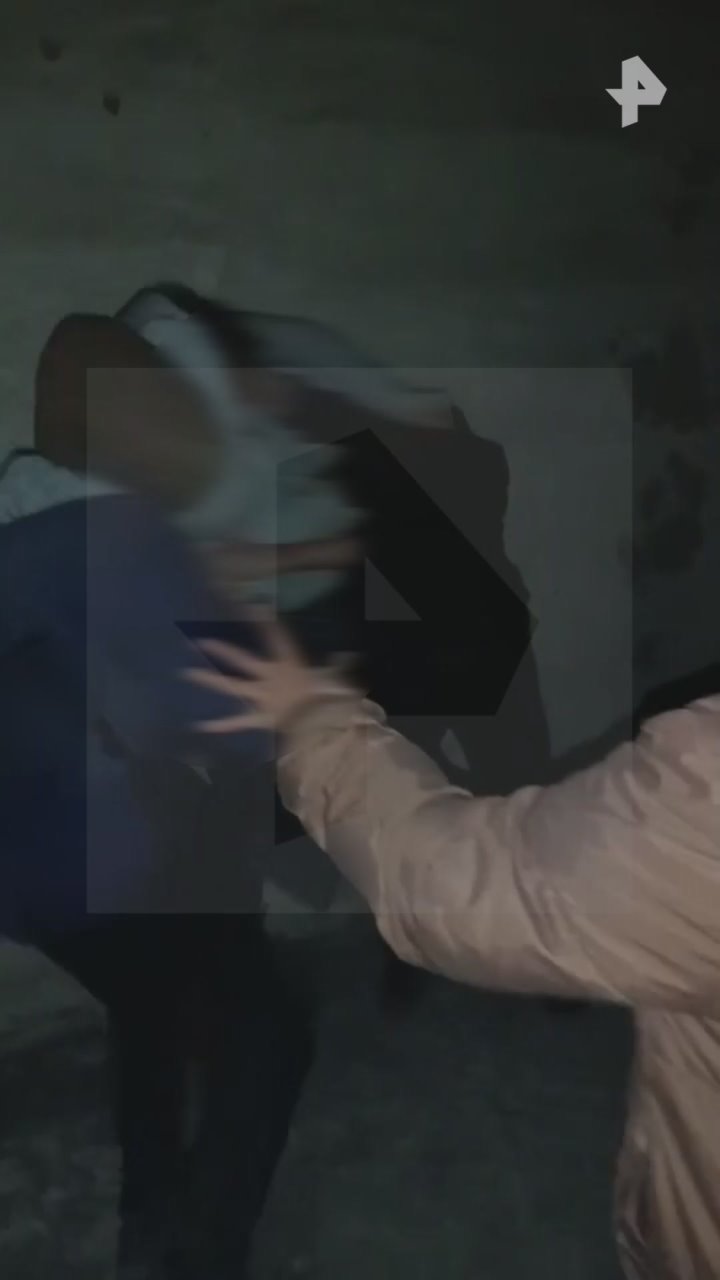 Подростки толпой жестоко избили девочку-инвалида в Макеевке в ДНР, пишут в соцсетях