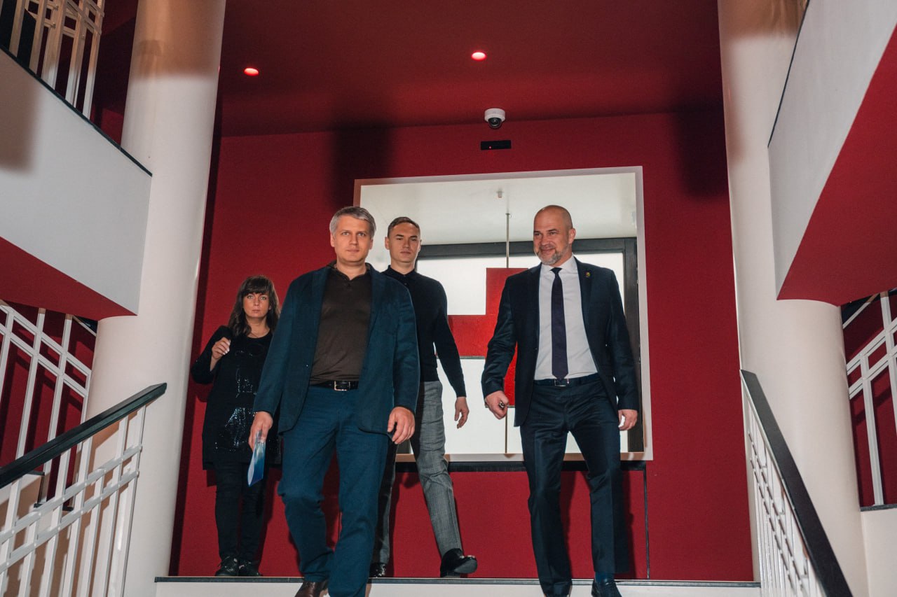 Бахрушинский музей посетил глава городского округа Дебальцево Сергей Желновач Бахрушинский музей посетил глава городского округа Дебальцево Сергей Желновач