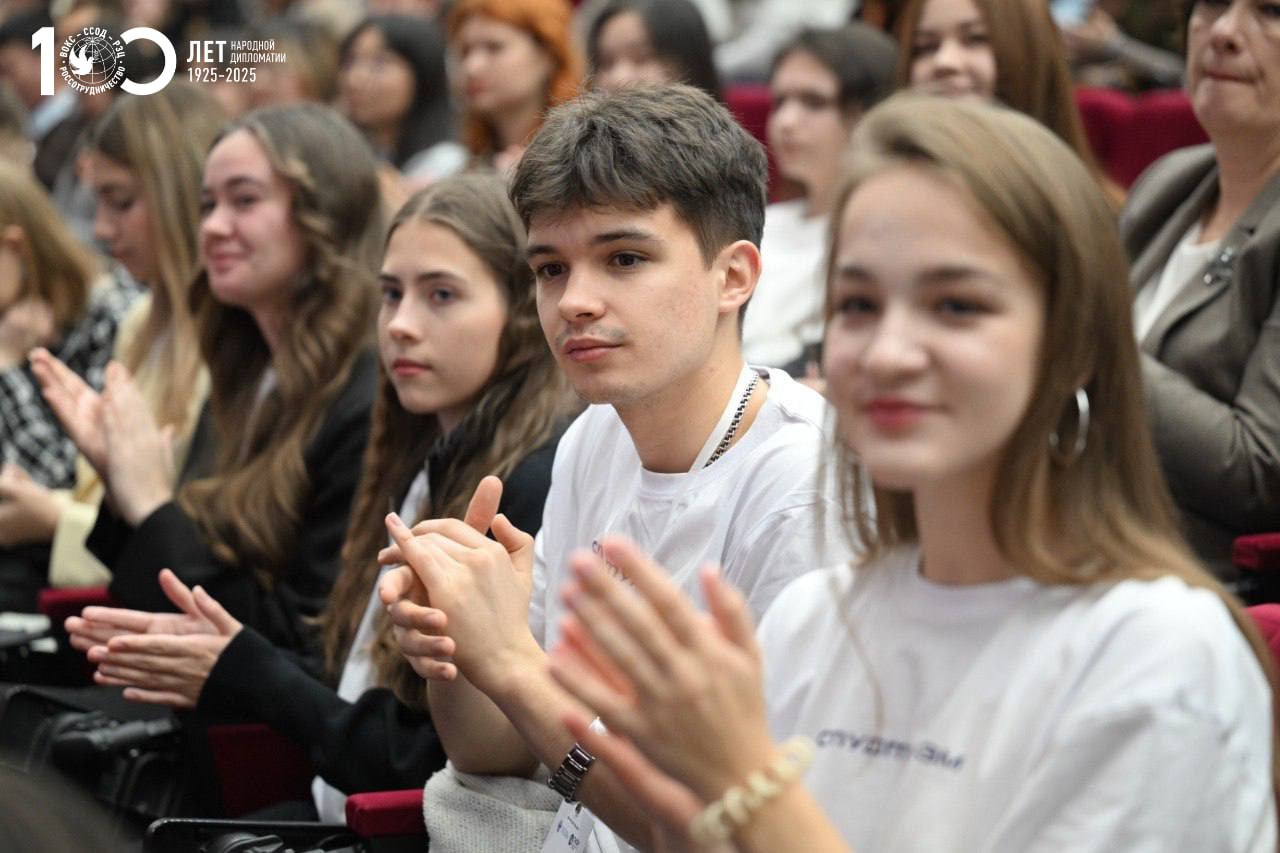 17 ноября в Кыргызско-Российском Славянском университете им. Б.Н. Ельцина открылась Международная школа Студтуризма 17 ноября в Кыргызско-Российском Славянском университете им. Б.Н. Ельцина открылась Международная школа Студтуризма