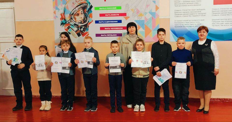 17 ноября 2025 года в ГБОУ «Мироновская школа №10 г.о. Дебальцево»прошла традиционная еженедельная линейка, ставшая важной частью школьной жизни 17 ноября 2025 года в ГБОУ «Мироновская школа №10 г.о. Дебальцево»прошла традиционная еженедельная линейка, ставшая важной частью школьной жизни