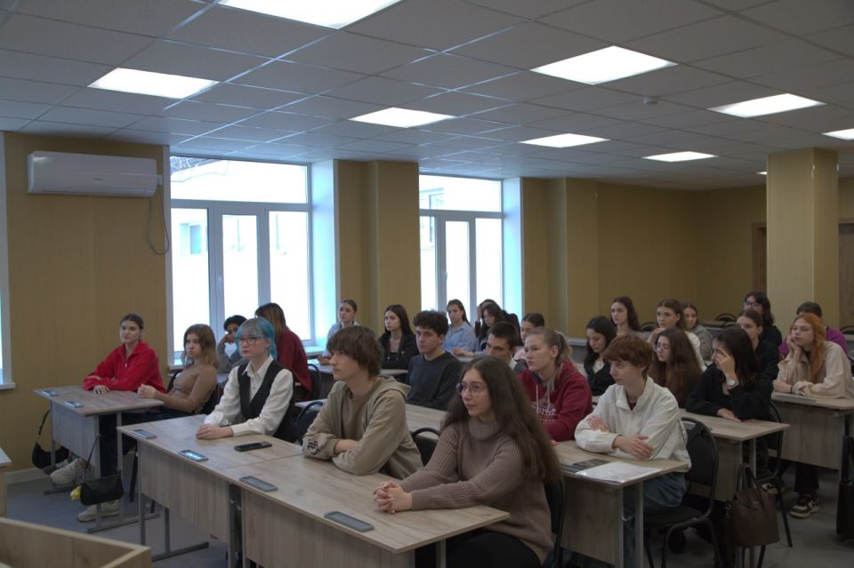 Сергей Голубков встретился со студентами и преподавателями Мариупольского государственного университета Сергей Голубков встретился со студентами и преподавателями Мариупольского государственного университета