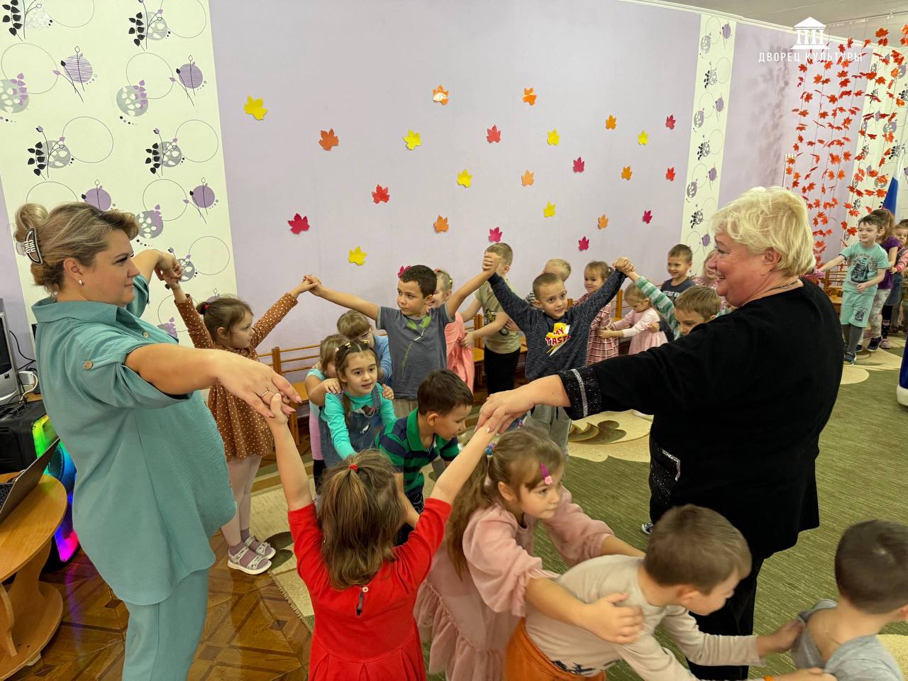 18 ноября в ГКДОУ «Детский сад №23 г.о. Харцызск» разделить радость дня рождения вместе со своими маленькими друзьями пришел сам Дедушка Мороз! Его сопровождал веселый снеговик Олаф, и вместе они закружили детей в вихре игр... 18 ноября в ГКДОУ «Детский сад №23 г.о. Харцызск» разделить радость дня рождения вместе со своими маленькими друзьями пришел сам Дедушка Мороз! Его сопровождал веселый снеговик Олаф, и вместе они закружили детей в вихре игр...