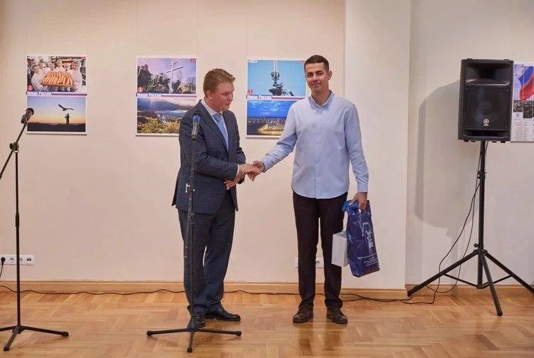 «За этим снимком охотился пять дней!»: фотожурналист донецкой «Комсомолки» Александр Иванов победил в фотоконкурсе «Новая Россия» «За этим снимком охотился пять дней!»: фотожурналист донецкой «Комсомолки» Александр Иванов победил в фотоконкурсе «Новая Россия»