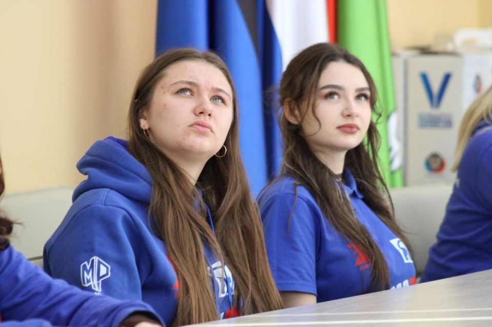Иван Приходько: Сегодня провёл встречу с активистами Горловского штаба Донецкого регионального отделения Всероссийской общественной организации «Молодая Гвардия Единой России», приуроченную к 20-летию организации Иван Приходько: Сегодня провёл встречу с активистами Горловского штаба Донецкого регионального отделения Всероссийской общественной организации «Молодая Гвардия Единой России», приуроченную к 20-летию организации
