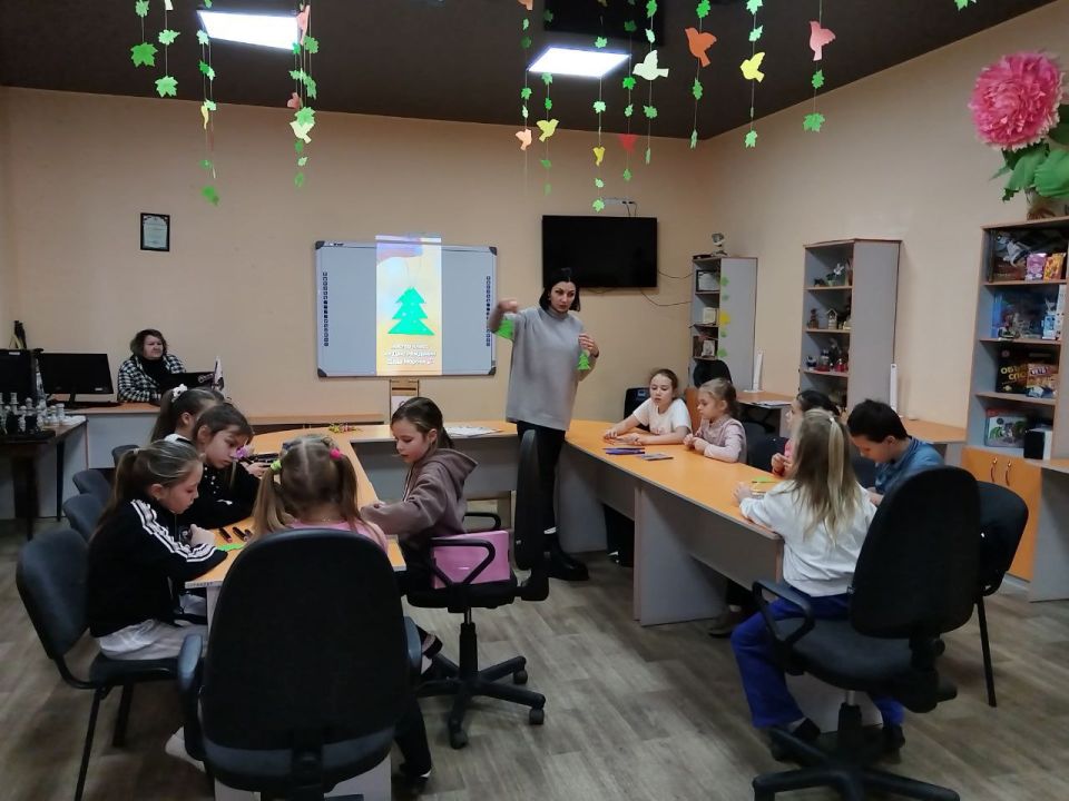 С Днём рождения, Дедушка Мороз! С Днём рождения, Дедушка Мороз!