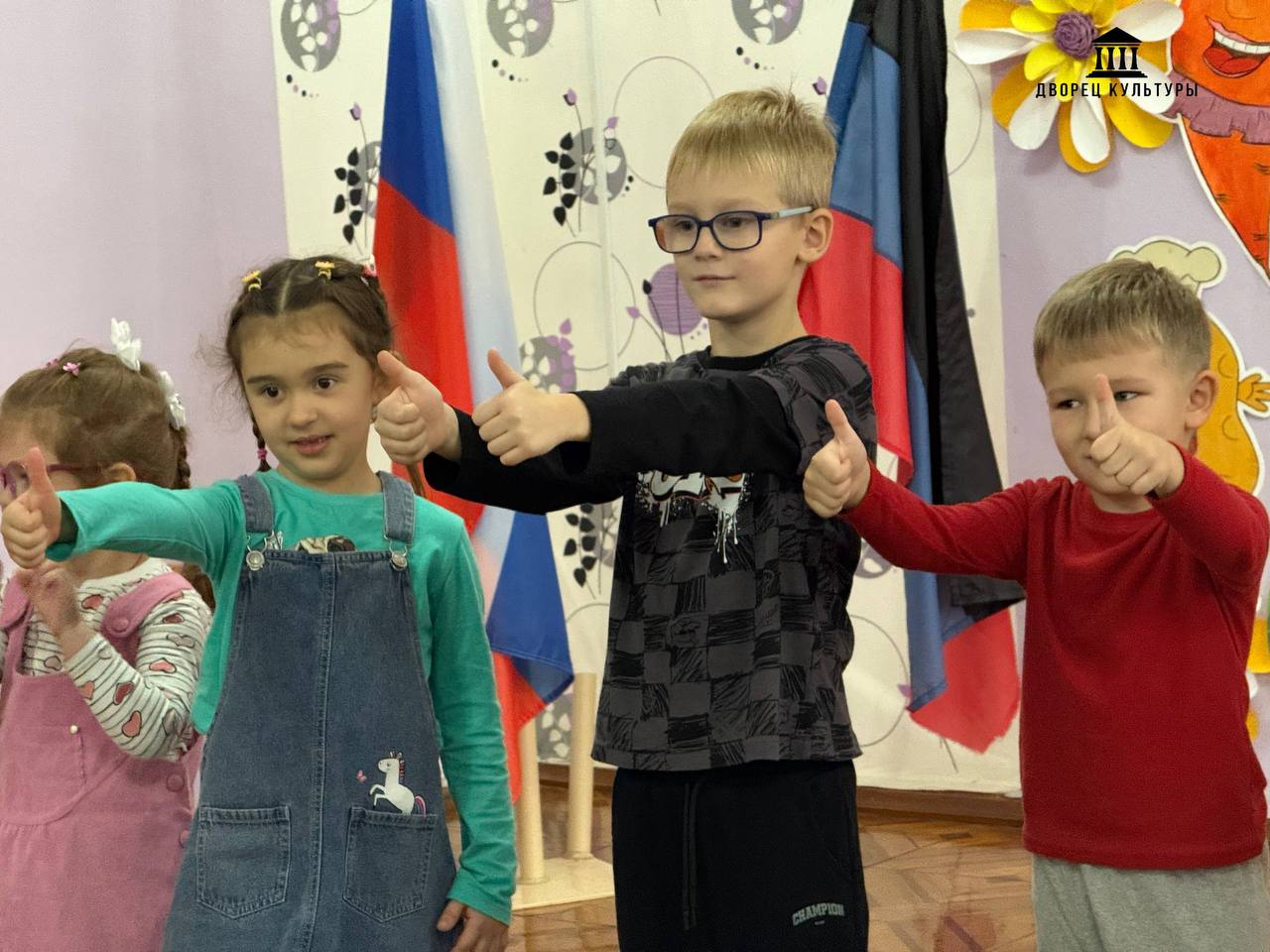 18 ноября в ГКДОУ «Детский сад №23 г.о. Харцызск» разделить радость дня рождения вместе со своими маленькими друзьями пришел сам Дедушка Мороз! Его сопровождал веселый снеговик Олаф, и вместе они закружили детей в вихре игр... 18 ноября в ГКДОУ «Детский сад №23 г.о. Харцызск» разделить радость дня рождения вместе со своими маленькими друзьями пришел сам Дедушка Мороз! Его сопровождал веселый снеговик Олаф, и вместе они закружили детей в вихре игр...