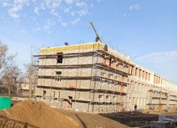 Достраивают четвертый этаж 40-й школы на Левобережье