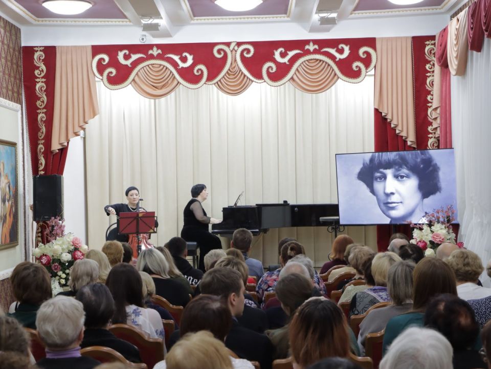 «Неслучайный роман» в Донецкой филармонии