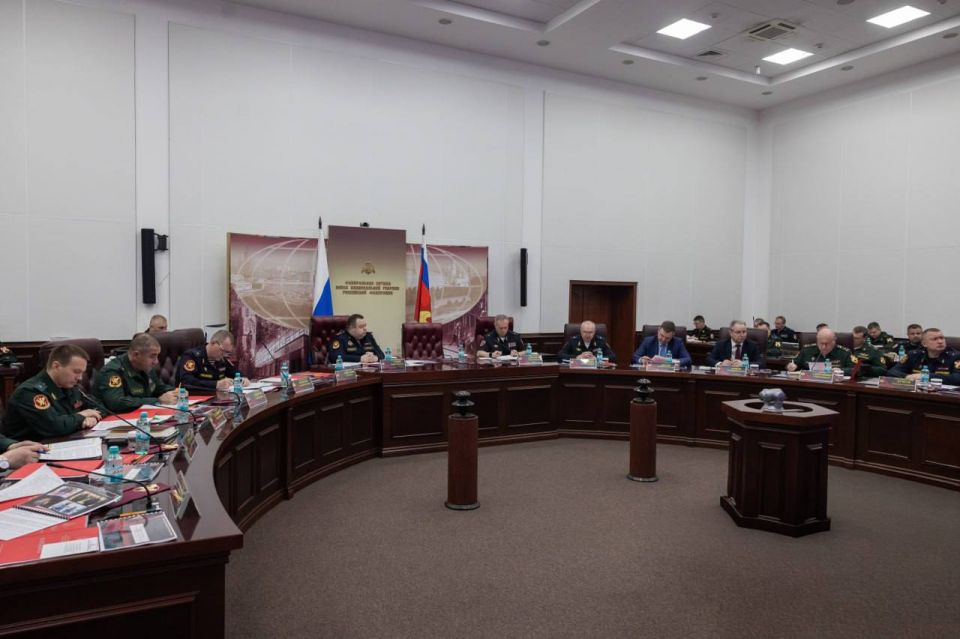 Заместитель директора Росгвардии генерал-полковник полиции Василий Сонин провёл совещание, посвящённое подготовке войск Росгвардии к обеспечению правопорядка и общественной безопасности в период новогодних и рождественских...