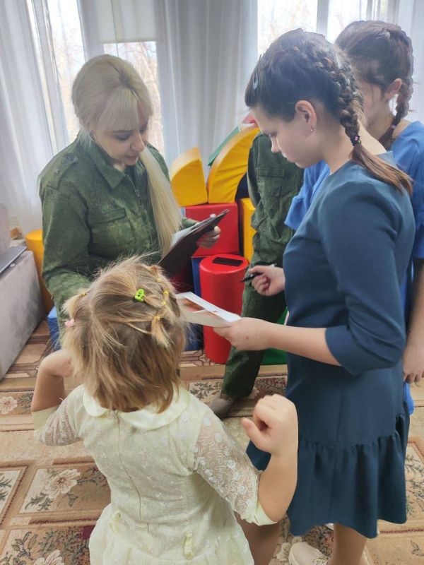 В ДНР сотрудники регионального следственного управления провели познавательное мероприятие для воспитанников Социально-реабилитационного центра города Харцызска В ДНР сотрудники регионального следственного управления провели познавательное мероприятие для воспитанников Социально-реабилитационного центра города Харцызска