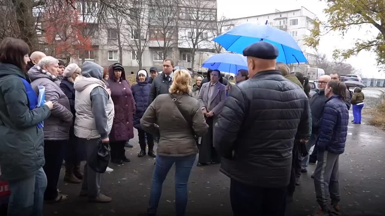 Алексей Муратов: Жители дома № 58 на ул. Речной в Ленинском районе Донецка подняли важный вопрос о найме дворников и размере их заработной платы