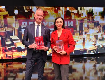 Виктория Мельникова: Кстати, теперь и у меня есть русскоязычный экземпляр книги Хендрика Вебера