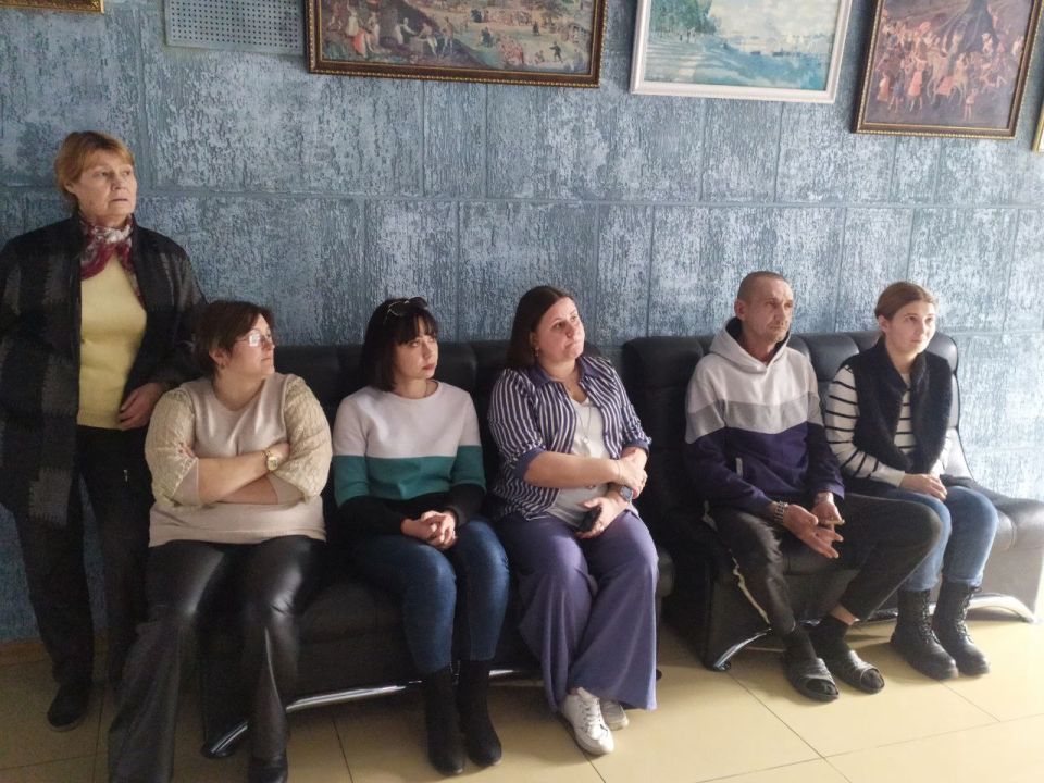 Сегодня, 18 ноября, в городском округе Торез состоялась встреча заместителя главы администрации городского округа Ольги Дедух с трудовым коллективом МУП "Кинотеатр им.Артёма" администрации г.Тореза Сегодня, 18 ноября, в городском округе Торез состоялась встреча заместителя главы администрации городского округа Ольги Дедух с трудовым коллективом МУП "Кинотеатр им.Артёма" администрации г.Тореза