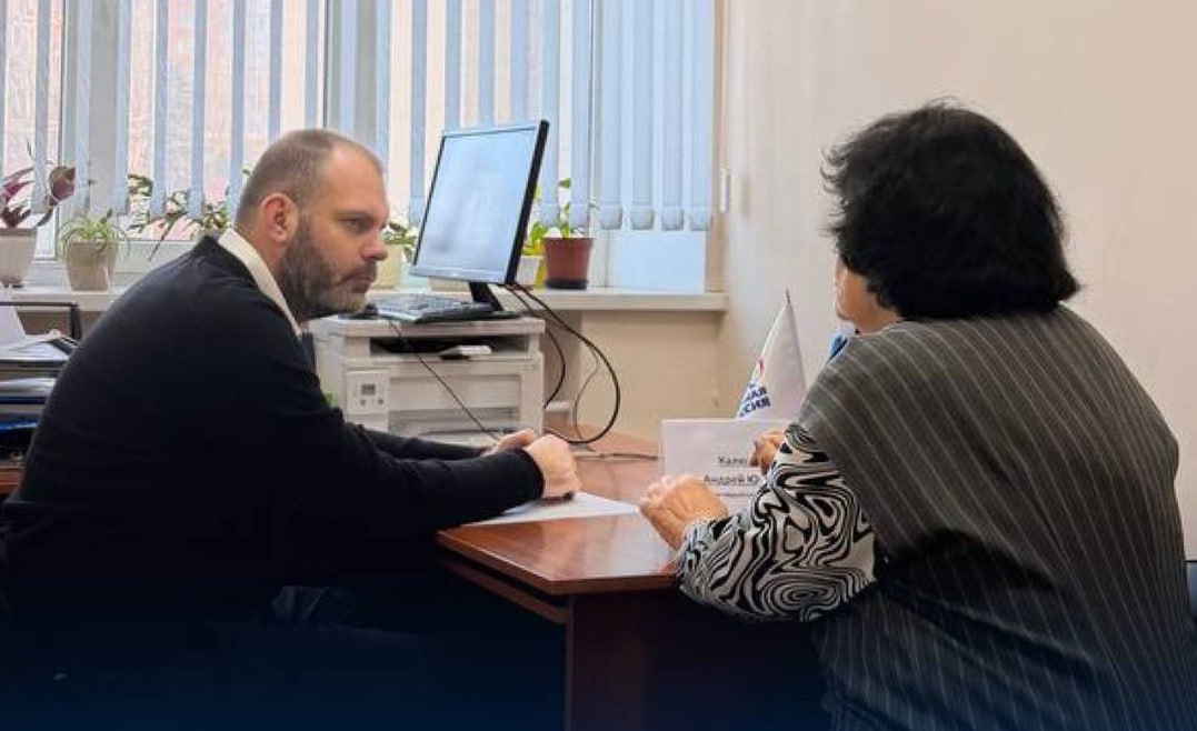 Депутат #Комитет_по_восстановлению_строительству_и_инфраструктурному_развитию Андрей Калюжный в рамках выполнения поручений Главы ДНР Дениса Пушилина провел прием граждан в Донецке