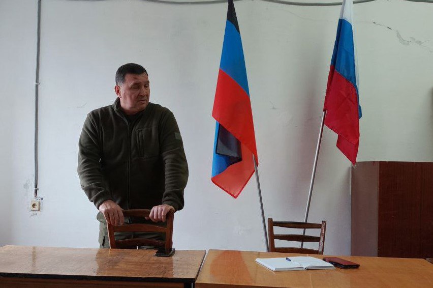 Секретарь Амвросиевского местного отделения Партии "Единая Россия" Игорь Лызов встретился с жителями пгт Кутейниково Секретарь Амвросиевского местного отделения Партии "Единая Россия" Игорь Лызов встретился с жителями пгт Кутейниково