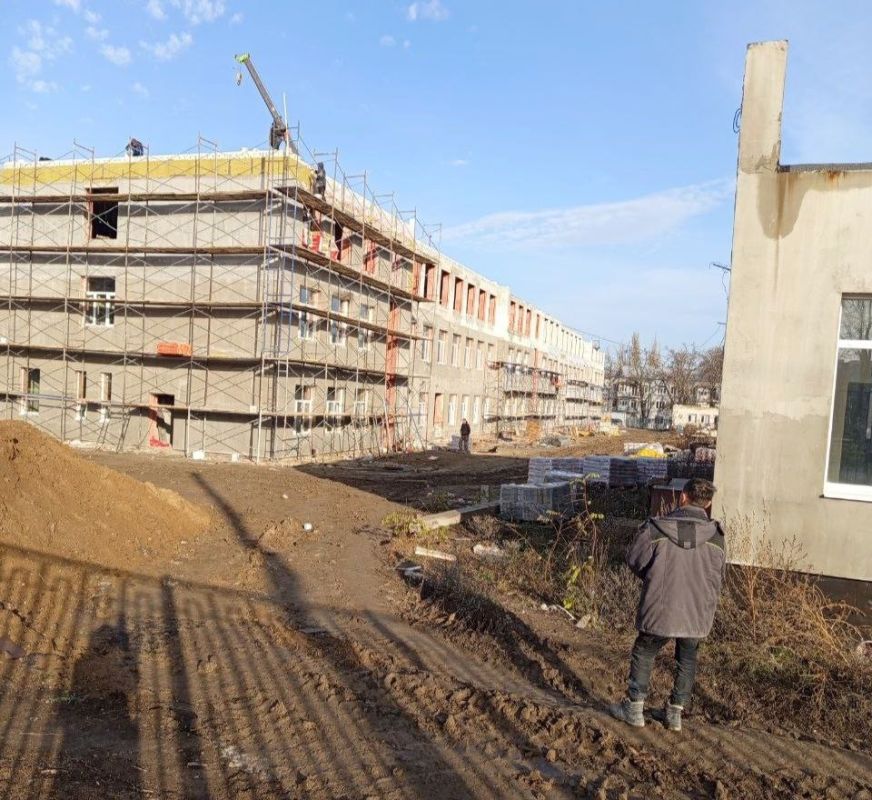 Достраивают четвертый этаж 40-й школы на Левобережье Достраивают четвертый этаж 40-й школы на Левобережье