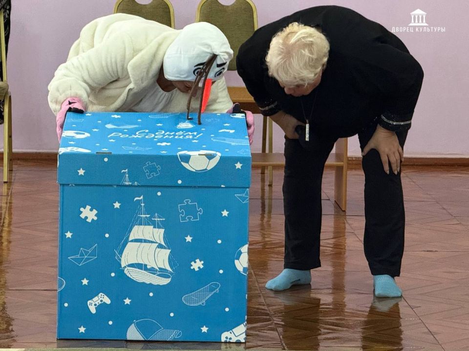 18 ноября в ГКДОУ «Детский сад №23 г.о. Харцызск» разделить радость дня рождения вместе со своими маленькими друзьями пришел сам Дедушка Мороз! Его сопровождал веселый снеговик Олаф, и вместе они закружили детей в вихре игр... 18 ноября в ГКДОУ «Детский сад №23 г.о. Харцызск» разделить радость дня рождения вместе со своими маленькими друзьями пришел сам Дедушка Мороз! Его сопровождал веселый снеговик Олаф, и вместе они закружили детей в вихре игр...
