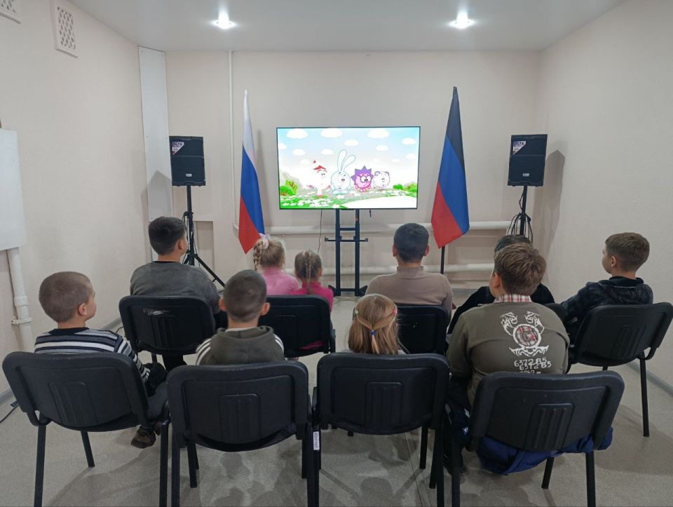 Просмотр мультфильмов информационно-просветительского характера Просмотр мультфильмов информационно-просветительского характера