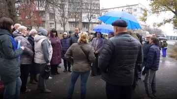 Алексей Муратов: Жители дома № 58 на ул. Речной в Ленинском районе Донецка подняли важный вопрос о найме дворников и размере их заработной платы