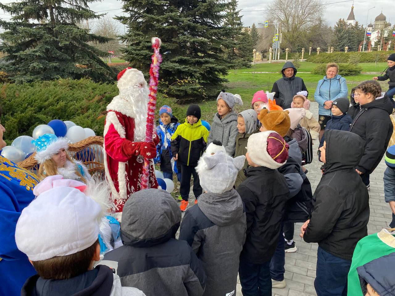 В Урзуфе отпраздновали День рождения Деда Мороза В Урзуфе отпраздновали День рождения Деда Мороза