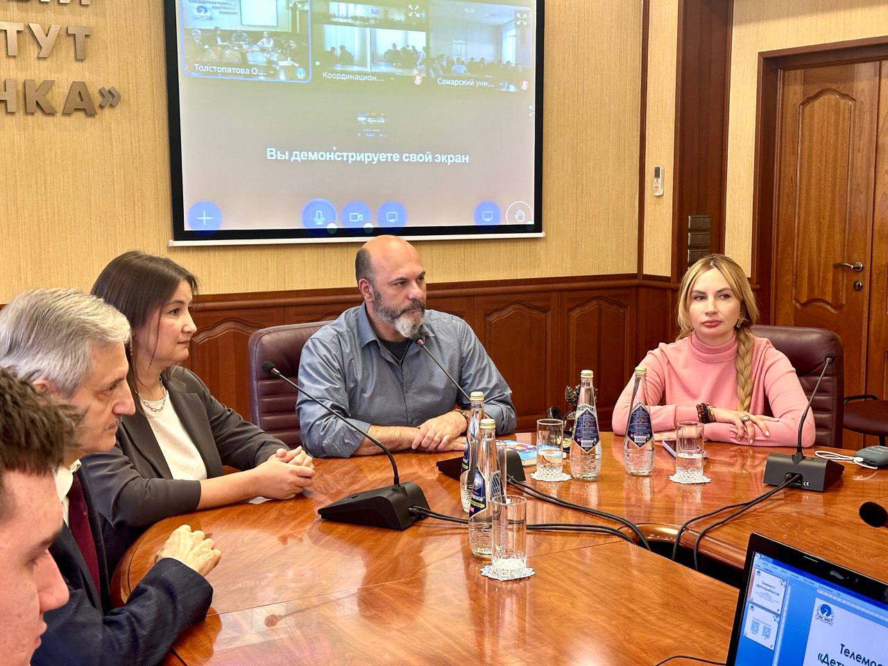 Университет «Мир» города Самара принял важного гостя — Патрисио Мери Белл, чилийского журналиста и политолога, автора книги «Дети Донбасса» Университет «Мир» города Самара принял важного гостя — Патрисио Мери Белл, чилийского журналиста и политолога, автора книги «Дети Донбасса»