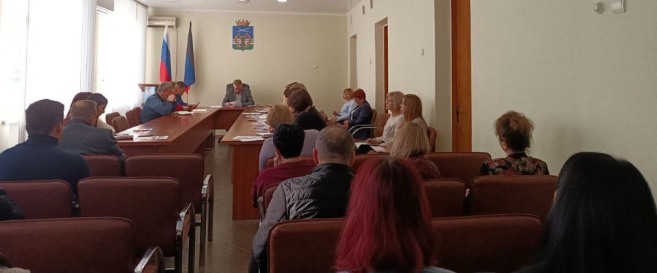 Сергей Юзвинкевич: Сегодня провёл расширенное аппаратное совещание с начальниками отделов и структурных подразделений Администрации Володарского МО, руководителями предприятий, территориальных подразделений министерств и... Сергей Юзвинкевич: Сегодня провёл расширенное аппаратное совещание с начальниками отделов и структурных подразделений Администрации Володарского МО, руководителями предприятий, территориальных подразделений министерств и...