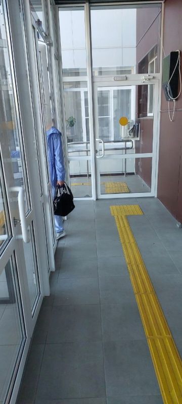 Доступность безбарьерной среды для маломобильных групп населения здания социального фонда России города Волноваха Доступность безбарьерной среды для маломобильных групп населения здания социального фонда России города Волноваха
