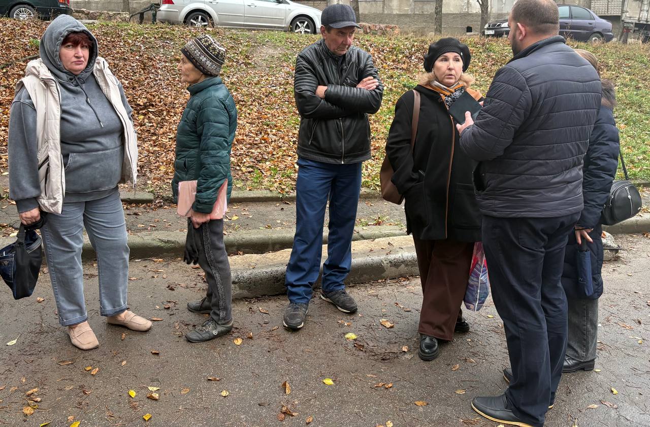 Продолжаются сходы с жителями Ленинского района города Донецка