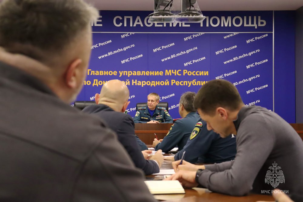МЧС России работает на территории ДНР в связи с ситуацией с энергоснабжением МЧС России работает на территории ДНР в связи с ситуацией с энергоснабжением