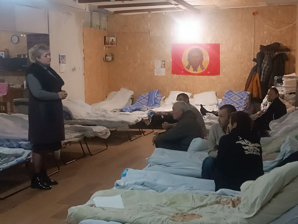 17 ноября 2025 года в сборном эвакуационном пункте начальник Авдеевского территориального отдела Марина Асеева провела рабочую встречу с жителями, прибывшими из освобожденных территорий 17 ноября 2025 года в сборном эвакуационном пункте начальник Авдеевского территориального отдела Марина Асеева провела рабочую встречу с жителями, прибывшими из освобожденных территорий