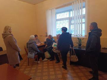 Сегодня, 18 ноября 2025 года, по поручению Главы Республики Дениса Пушилина, активист района Юлия Мартыненко провела встречу с жителями по адресу: ул. Кирова, 194