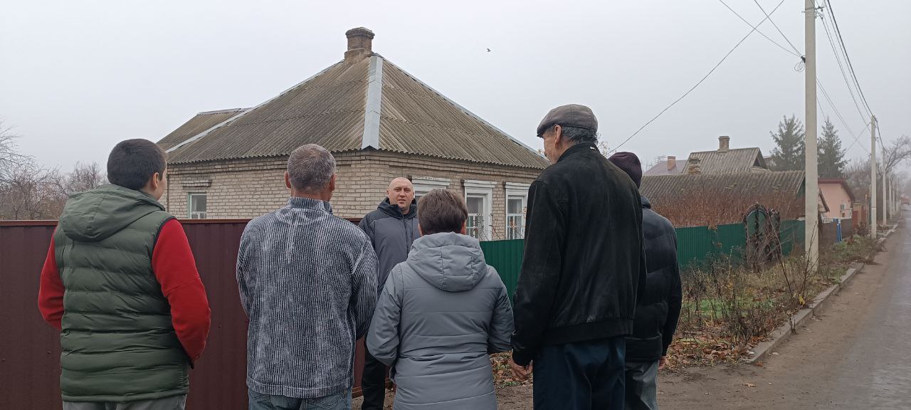 На встрече с жителями обсудили несколько актуальных вопросов, касающихся благоустройства и инфраструктуры