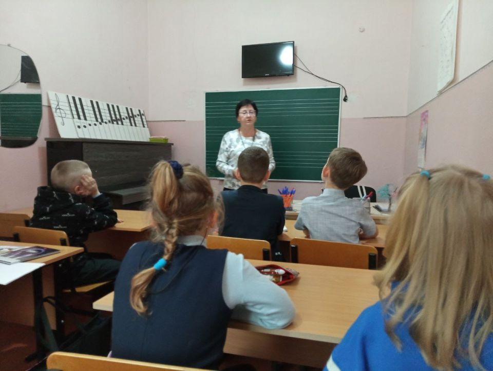 17 ноября в МБУДО"Зугрэсская ДШИ" преподаватель Середзинская Е.Н. провела профилактическую беседу для учащихся "Здоровое поколение" 17 ноября в МБУДО"Зугрэсская ДШИ" преподаватель Середзинская Е.Н. провела профилактическую беседу для учащихся "Здоровое поколение"