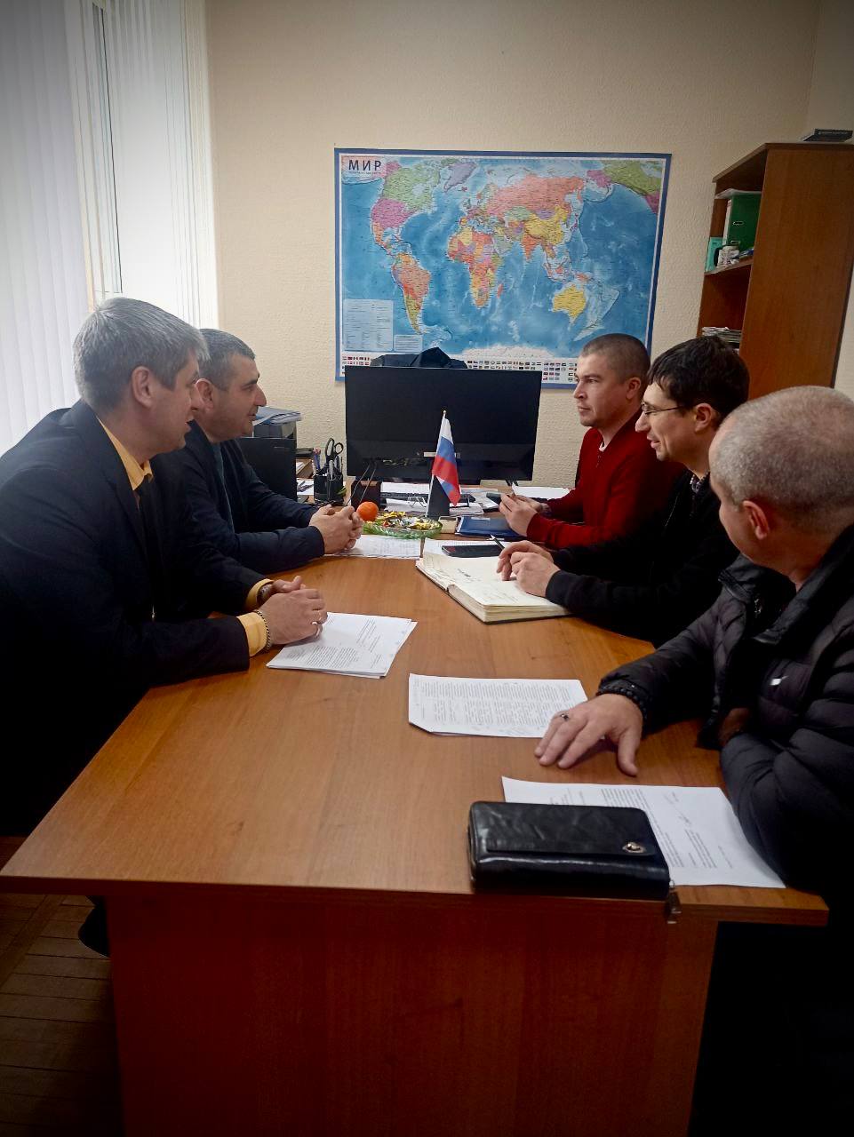 Борис Трима: В администрации Мангушского округа, под руководством заместителя Главы Администрации Михаила Чекалова состоялось рабочее совещание с представителями коммунальных служб Борис Трима: В администрации Мангушского округа, под руководством заместителя Главы Администрации Михаила Чекалова состоялось рабочее совещание с представителями коммунальных служб