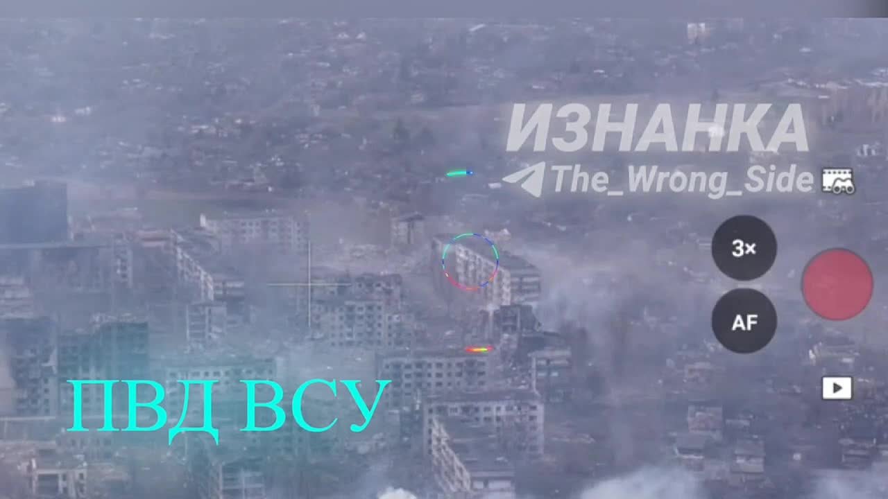 "Трешки" продолжают лететь в Мирнограде по остаткам вражеского гарнизона из 38-й бригады ВСУ, сообщает Telegram-канал "Изнанка"