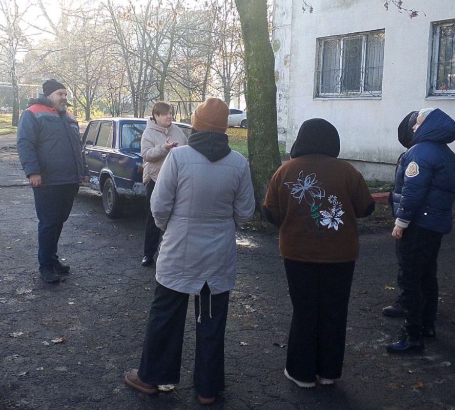 Во исполнение поручения Главы Донецкой Народной Республики Дениса Владимировича Пушилина о ведении постоянного диалога с жителями республики, депутат Дебальцевского городского совета от Всероссийской политической партии... Во исполнение поручения Главы Донецкой Народной Республики Дениса Владимировича Пушилина о ведении постоянного диалога с жителями республики, депутат Дебальцевского городского совета от Всероссийской политической партии...