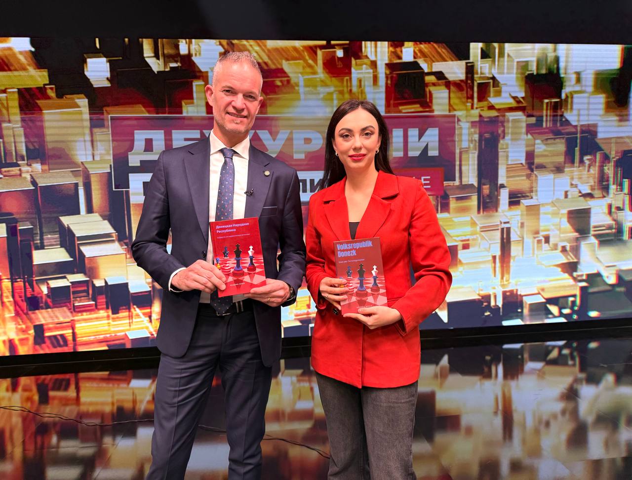 Виктория Мельникова: Кстати, теперь и у меня есть русскоязычный экземпляр книги Хендрика Вебера