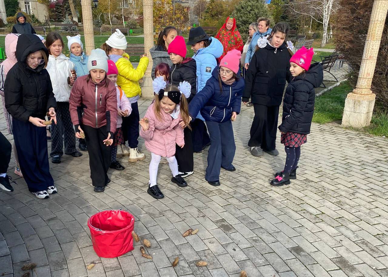 В Урзуфе отпраздновали День рождения Деда Мороза В Урзуфе отпраздновали День рождения Деда Мороза