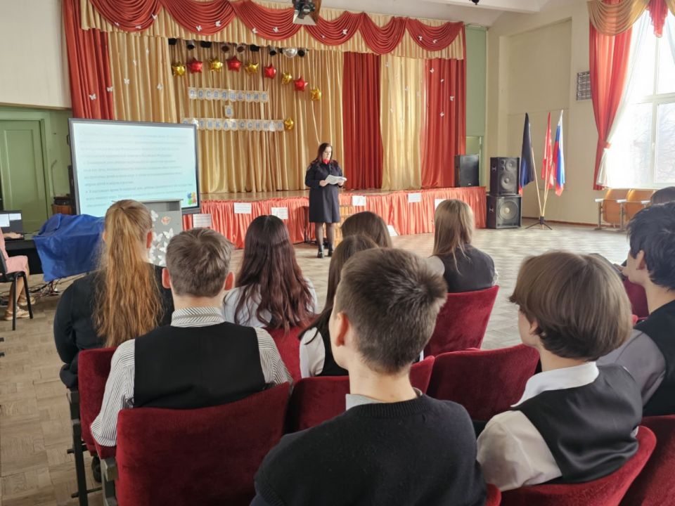 Полицейские провели урок правовой грамотности для гимназистов Полицейские провели урок правовой грамотности для гимназистов
