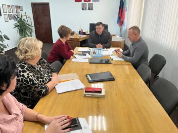 Василий Овчаров: Сегодня, 18 ноября, провел оперативное совещание по рабочим вопросам с участием заместителей Главы и руководителей структурных подразделений Администрации округа