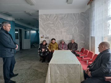 Сегодня Первый заместитель главы Администрации Володарского муниципального округа Боровик Д.В. провёл встречу с жителями с. Федоровка