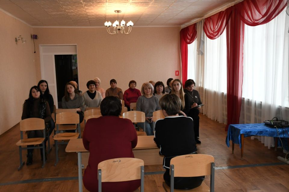 Член Общественного совета встретилась с коллективом Дома детского творчества Член Общественного совета встретилась с коллективом Дома детского творчества