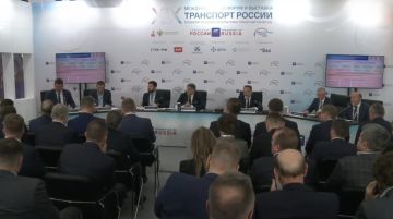 Заместитель министра транспорта ДНР Александр Михайлов принял участие в форсайт-сессии "Дороги - это космос", проводимой в рамках Транспортной недели 2025