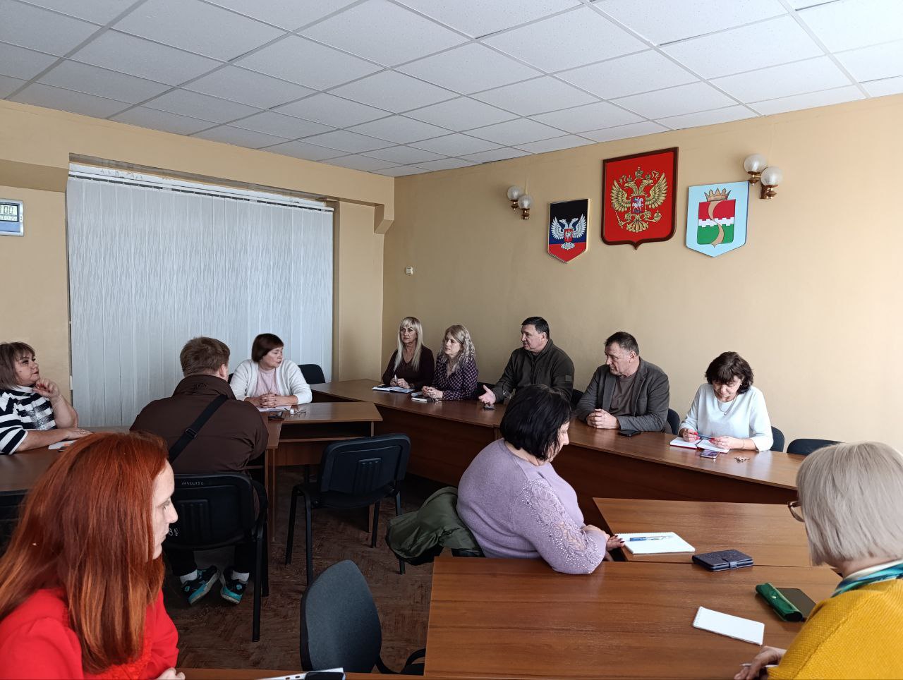 Секретарь Амвросиевского местного отделения Всероссийской политической партии «Единая Россия» Игорь Лызов встретился с активом Партии и секретарями первичных отделений