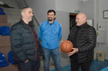 Алексей Дорофеев: наше спортивное будущее в надежных руках! Заместитель Председателя Народного Совета ДНР Алексей Дорофеев посетил тренировку баскетбольной команды ДонНУЭТ